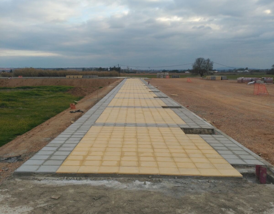 EJECUTANDO PAVIMENTACIÓN DE ACERADOS EN URBANIZACIÓN DE AVDA. DE ELVAS BADAJOZ
